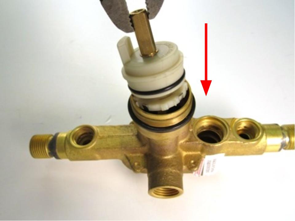 To install the new cartridge, slide the cartridge into the faucet body and rotate the cartridge until the cartridge stopper is in the 9 o’clock position.