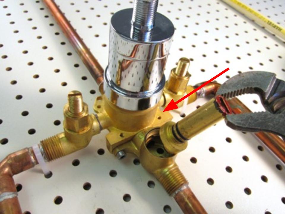  Install the rubber seal and plastic seat on top of the spring.